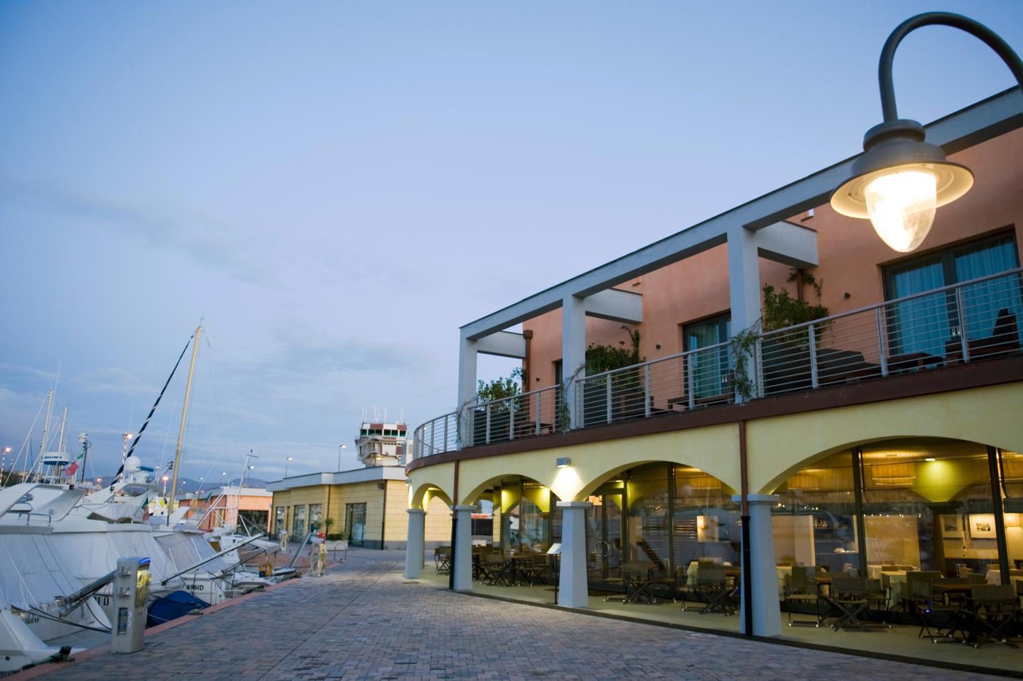 Marina Place Resort Genoa Exterior photo