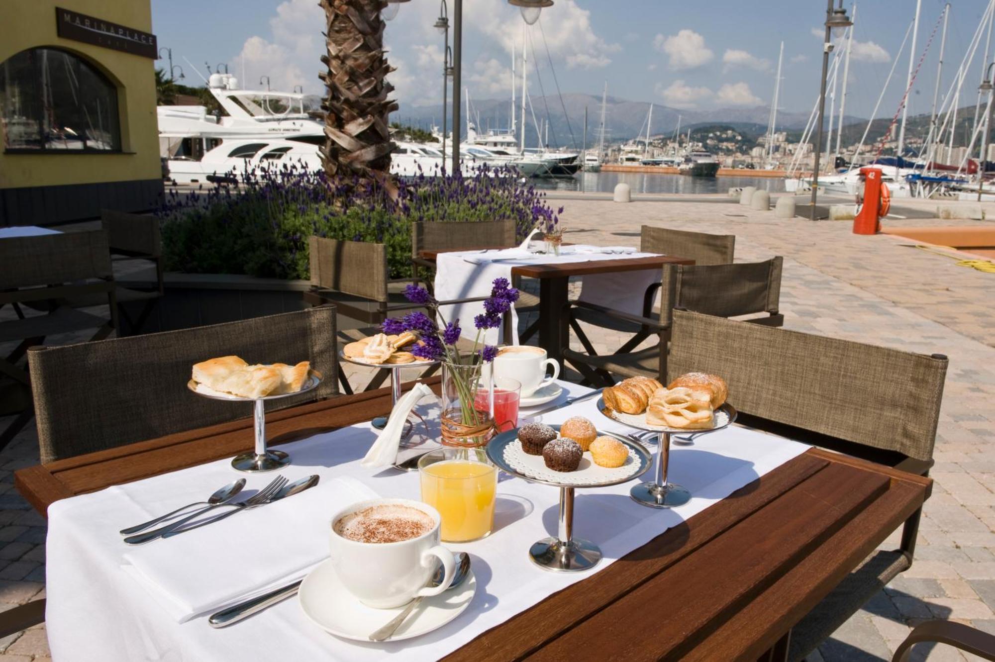 Marina Place Resort Genoa Exterior photo
