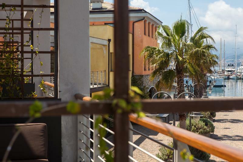 Marina Place Resort Genoa Exterior photo